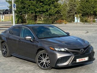 2021 Toyota Camry VIII (XV70) Рестайлинг, коричневый, 3100000 рублей, вид 4