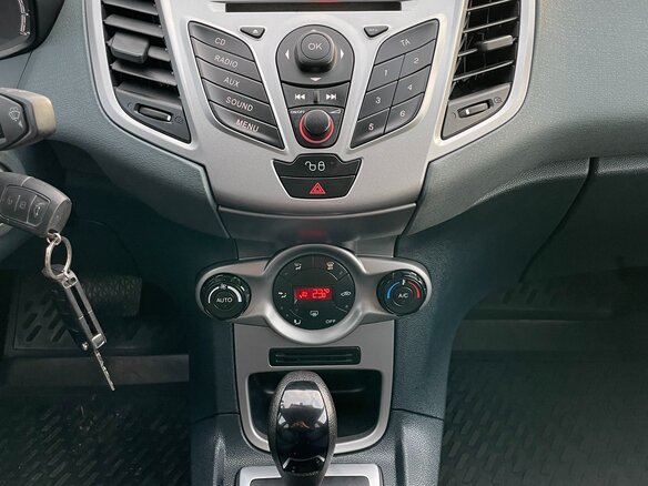 2011 Ford Fiesta Mk6, красный, 947000 рублей - вид 37