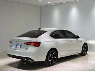 2023 Skoda Octavia IV (A8), белый, 1950000 рублей, вид 2