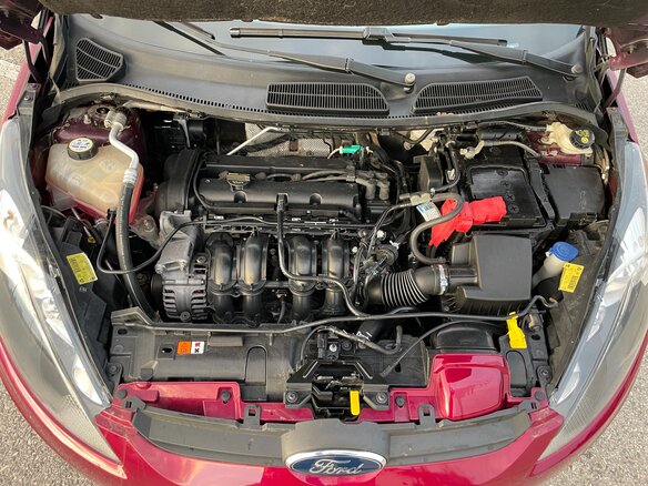 2011 Ford Fiesta Mk6, красный, 947000 рублей - вид 27