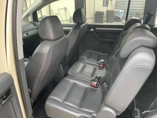 2011 Volkswagen Touran I Рестайлинг 2, бежевый, 1150000 рублей, вид 3