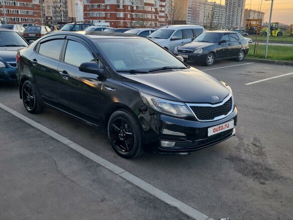 2015 Kia Rio III Рестайлинг, чёрный, 750000 рублей