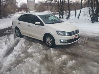 2016 Volkswagen Polo V Рестайлинг, белый, 720000 рублей, вид 3