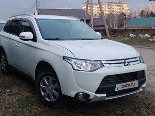 2014 Mitsubishi Outlander III Рестайлинг, белый, 1450000 рублей, вид 2