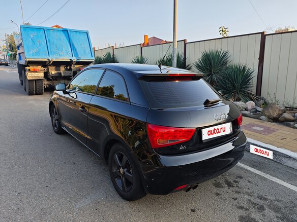 2010 Audi A1 I (8X), чёрный, 830000 рублей - вид 4