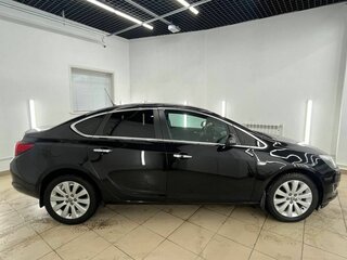 2013 Opel Astra J Рестайлинг, чёрный, 895000 рублей, вид 3