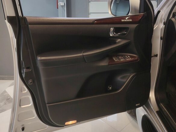 2012 Lexus LX 570 III Рестайлинг, серебристый, 4580000 рублей - вид 9