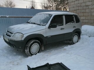 2011 Chevrolet Niva I Рестайлинг, серебристый, 499000 рублей, вид 3