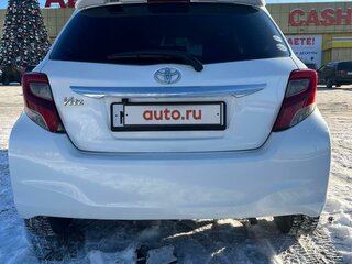 2015 Toyota Vitz III (XP130) Рестайлинг, белый, 780000 рублей, вид 4