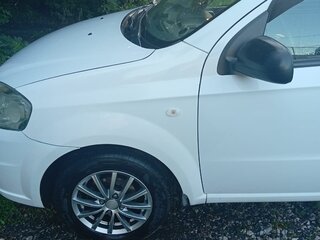 2011 Chevrolet Aveo I Рестайлинг, белый, 400000 рублей, вид 3