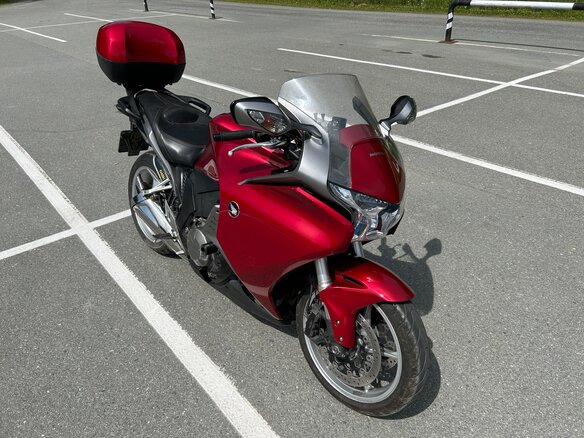 2010 Honda VFR 1200, красный, 730000 рублей - вид 4