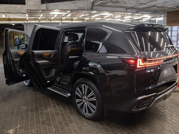 2025 Lexus LX 700h IV, чёрный, 22000000 рублей - вид 5