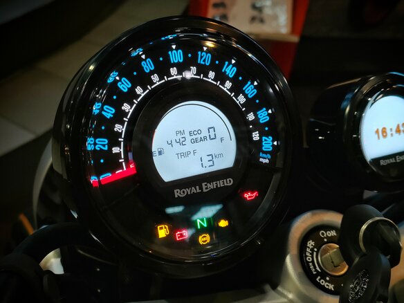 2026 Royal Enfield Super Meteor, зелёный, 773000 рублей - вид 6