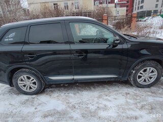 2015 Mitsubishi Outlander III Рестайлинг 2, чёрный, 1945000 рублей, вид 3