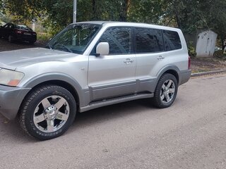 2003 Mitsubishi Pajero III Рестайлинг, серебристый, 1200000 рублей, вид 1