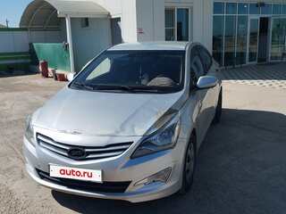 2015 Hyundai Solaris I Рестайлинг, серебристый, 650000 рублей, вид 1