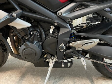 2016 Triumph Street Triple, красный, 840000 рублей, вид 5