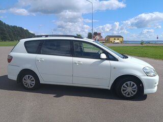 2004 Toyota Avensis Verso I Рестайлинг, белый, 573108 рублей, вид 4