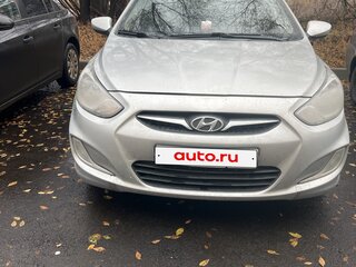 2011 Hyundai Solaris I, серебристый, 450000 рублей, вид 2