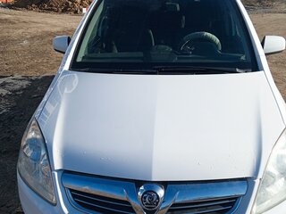 2013 Opel Zafira B Рестайлинг, белый, 640000 рублей, вид 1