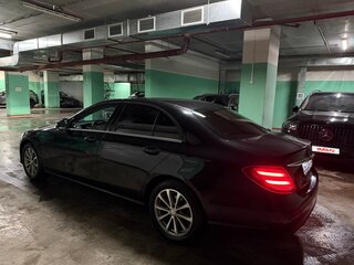 2016 Mercedes-Benz E-Класс 200 V (W213, S213, C238), чёрный, 2350000 рублей, вид 3