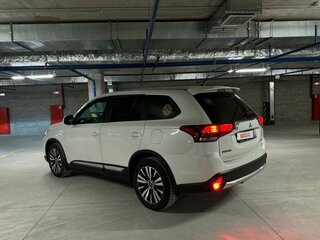 2016 Mitsubishi Outlander III Рестайлинг 2, белый, 2200000 рублей, вид 4