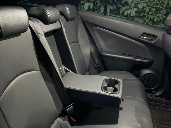 2019 Toyota Prius PHV ZVW52 Prime IV (XW50), красный, 2000000 рублей - вид 6