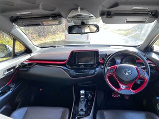 2017 Toyota C-HR I, белый, 2400000 рублей, вид 4