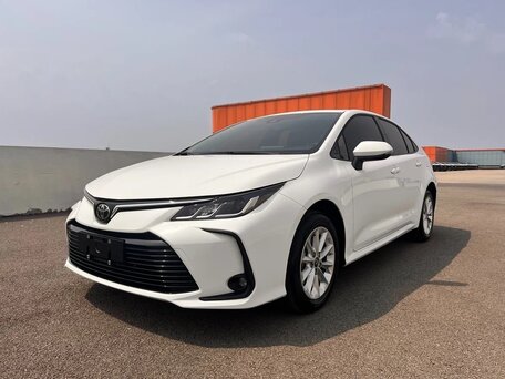 2022 Toyota Corolla XII (E210), белый, 1800000 рублей, вид 2