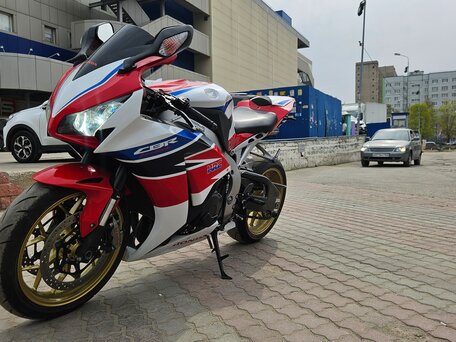 2014 Honda CBR 1000 RR/RA Fireblade, красный, 1099999 рублей, вид 4