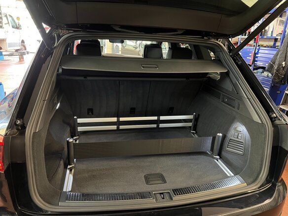 2019 Volkswagen Touareg III, чёрный, 5100000 рублей - вид 9