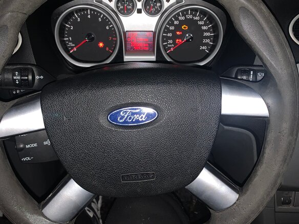 2010 Ford Focus II Рестайлинг, серый, 550000 рублей - вид 9