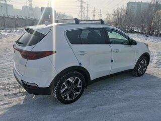 2019 Kia Sportage IV Рестайлинг, белый, 2400000 рублей, вид 4