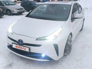 2019 Toyota Prius IV Рестайлинг (XW50), белый, 2246475 рублей, вид 2