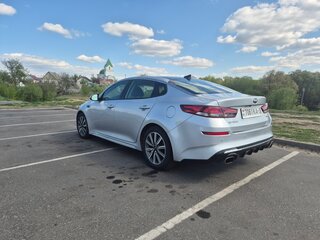 2019 Kia Optima IV Рестайлинг, серебристый, 1660000 рублей, вид 2
