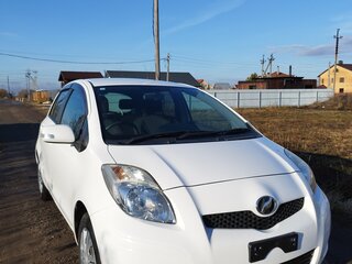 2010 Toyota Vitz II (XP90), белый, 629000 рублей, вид 4