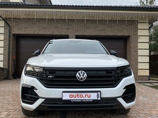 2019 Volkswagen Touareg III, белый, 5500000 рублей, вид 3