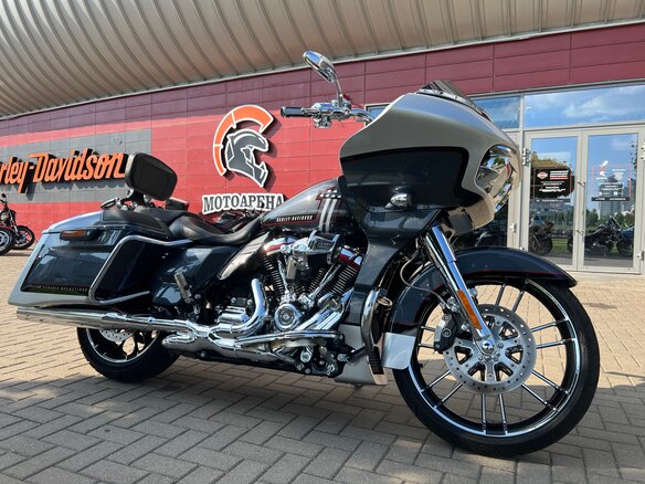 2019 Harley-Davidson CVO Road Glide, серебристый, 2900000 рублей - вид 17