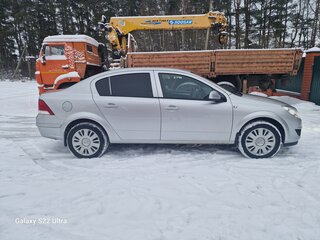 2011 Opel Astra H Рестайлинг, серебристый, 750000 рублей, вид 3