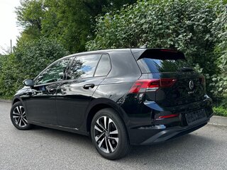 2021 Volkswagen Golf VIII, чёрный, 2250000 рублей, вид 5