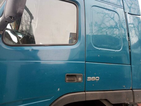 2007 Volvo FM, зелёный, 2600000 рублей, вид 2