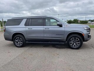 2023 Chevrolet Suburban XII, серый, 14943810 рублей, вид 4