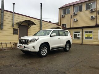2013 Toyota Land Cruiser Prado 150 Series Рестайлинг 1, белый, 3600000 рублей, вид 1