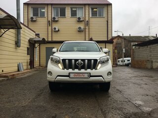 2013 Toyota Land Cruiser Prado 150 Series Рестайлинг 1, белый, 3600000 рублей, вид 2