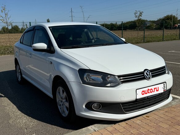 2015 Volkswagen Polo V, белый, 900000 рублей - вид 2