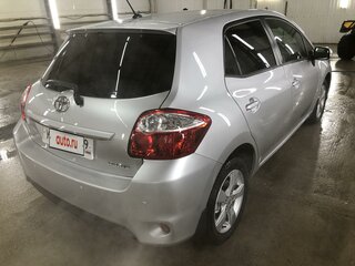 2011 Toyota Auris I Рестайлинг, серебристый, 800000 рублей, вид 4