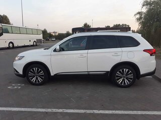 2020 Mitsubishi Outlander III Рестайлинг 3, белый, 2750000 рублей, вид 5