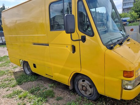 2000 Toyota Dyna, жёлтый, 750000 рублей, вид 3