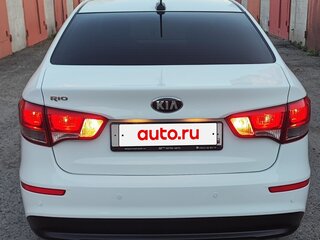 2017 Kia Rio III Рестайлинг, белый, 1500000 рублей, вид 5