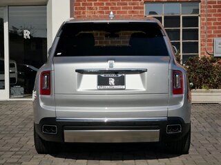 2024 Rolls-Royce Cullinan I (Series I), серебристый, 42782106 рублей, вид 5